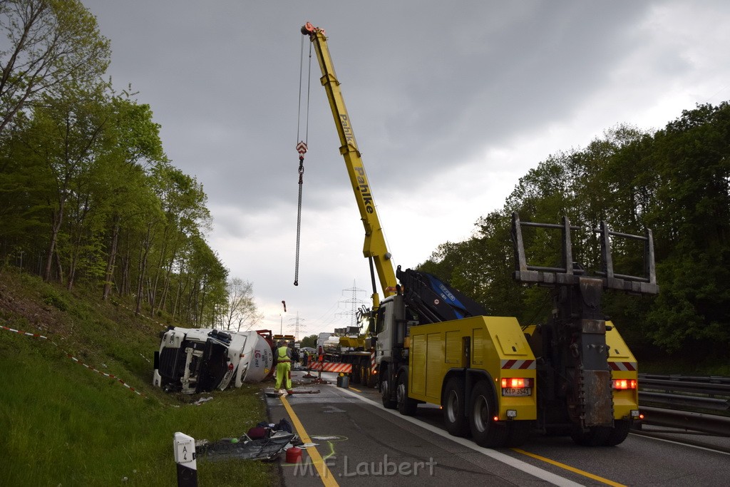 VU Gefahrgut LKW umgestuerzt A 4 Rich Koeln Hoehe AS Gummersbach P294.JPG - Miklos Laubert